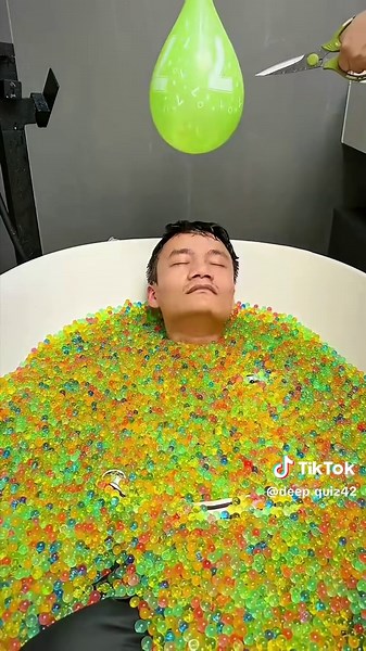 Game Bracker: Fun Yes or No Challenge