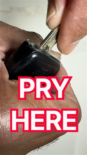 Toyota Highlander Key Fob — Pry HERE to Open It Safely