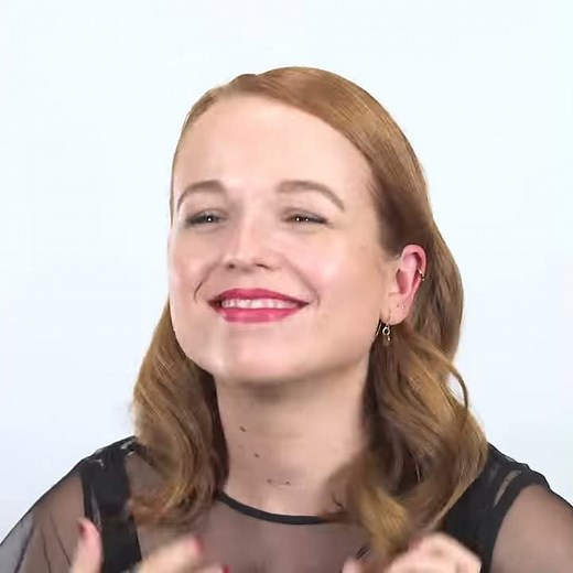 Alexa Chung Wavy Hair Tutorial With Georgetown