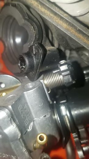 Husqvarna 450 carburetor linkage