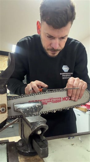 If you cut a pipe woth the chainsaw the chain will look like this