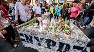 Photos: See the touching memorial set up for Times Square crash victim Alyssa Elsman
