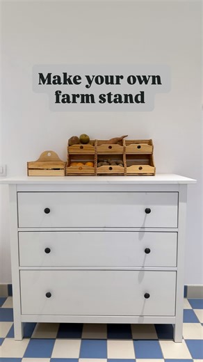 Found the cutest wooden baskets at Ikea today 🤍 They’re perfect for storing all the things we always have lying around in a healthy kitchen : onions, garlic, potatoes, avocados, oranges, apples… you name it. They come in a set of two for under 10 euros. What do you think? Would you use these in your kitchen too? Ich bin ganz verliebt in diese kleinen Körbe 😍 Wie findet ihr sie? X Mandy 🍏 🥔 🥑 💝 #healthymomhacks #kitchenorganization #wholefoodjourney #ikea #chokladhaj #farmstand #fundstück #