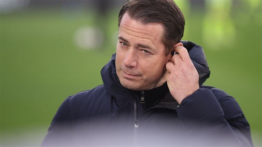 BVB, News and Rumours: To avoid a painful departure, Borussia Dortmund are reportedly prepared to significantly raise the salary of their top signing. The club’s leadership is said to be finalising a substantial pay rise for the player, who has been instrumental in the team’s recent success. By moving quickly, Dortmund hope to fend off interest from bigger European clubs and secure the star’s long-term future at Signal Iduna Park. The deal underlines the club’s commitment to building a competiti