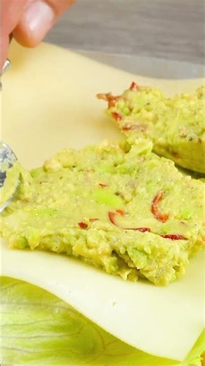 Burrito au fromage avec guacamole viande hachée et salsa keto #food #recette #keto #Burrito #shorts