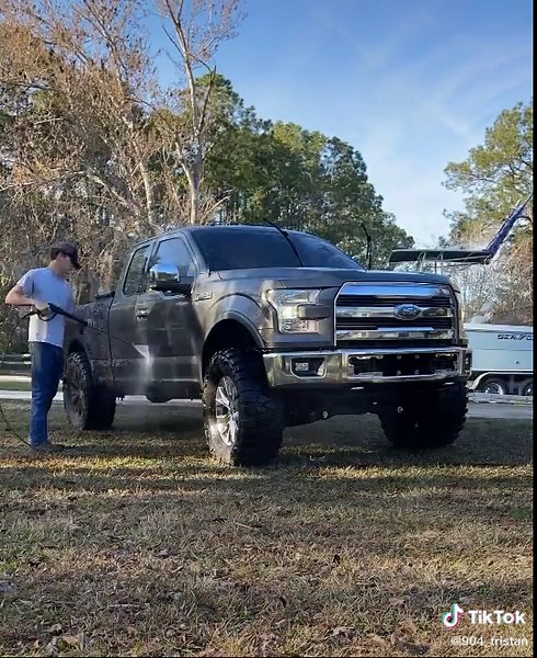 Ignore the missing bumper piece #dopeillustrations #diontop #38s #6inlift #ford #f150 #fyp #didagang #mudgraps #10k