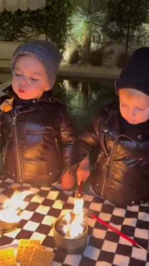 POV: Your first s’mores night, and the start of the sweetest family tradition.🔥 Create adorable, mess-free s’mores at home with this mini bonfire kit. Perfect for kids, families, gifts, date nights, parties, or cozy backyard moments.🎅🍫 Safe, easy to use, and irresistibly fun, the ultimate S’mores Night Pack for making memories that last a lifetime.🤎🔥🍢#SmoreNight #FamilyMoments #CozyVibes #MiniBonfire #family #memories #portablefirepit #fyp #Christmas Gift #tailgatesnacks #viralsnacks #hotc