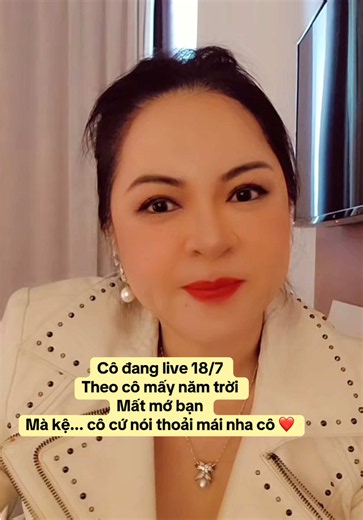 Nguyễn Phương Hằng: Theo Cô Mấy Năm Trời, Mất Bạn Nhưng Vui Vẻ