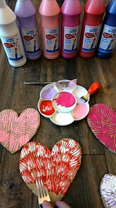 💖💜 Looking for a quirky Valentine’s Day craft?! 💜💖 Why not try this totally fab fork painting idea by Create make and play! A great way to recycle some cardboard whilst getting crafty at the same time! SAVE VIDEO TO MAKE LATER! 📽️ #valentinesday #upcyclecrafts #forkpainting #kidscraftideas | Baker Ross