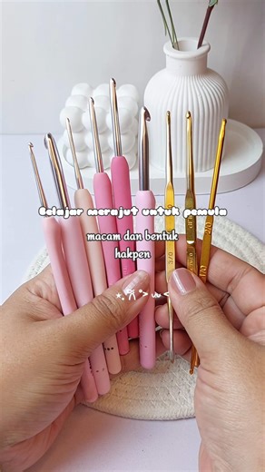 Learn to knit for beginners - types and shapes of crochet hooks #crochet