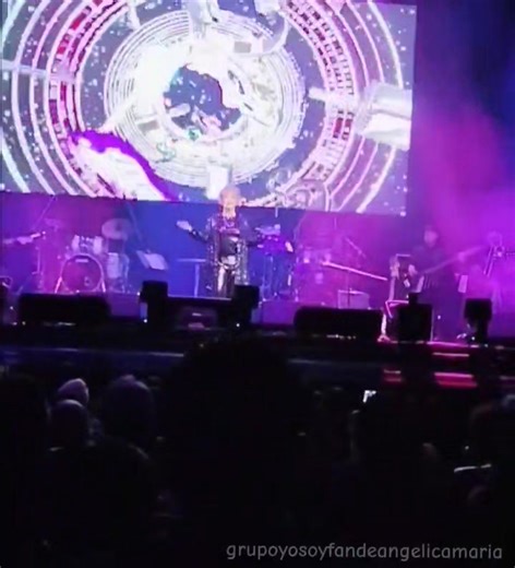 ANGELICA MARÍA LA NOVIA DE MÉXICO La Reina 👑 de la Noche. Con su auténtico estilo musical en los 80's Su éxito MIGUEL, enamoró a su público este 14 de Febrero 2026 en @teatrometropolitanmx #AngelicaMaria #NoviadeMexico #Idolo #estrella #cantante #actriz #teatro #cine #teatromusical #telenovelas | Grupo Yo Soy Fan De Angelica Maria