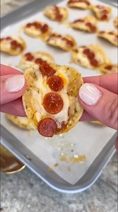 these mini pizza-taco bites are the perfect snack or appetizer and super easy to make #appetizers #snackideas #easyrecipe #pizzalovers #pizzabites #tacolovers | Feed Annna