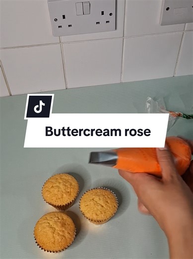 Mastering Buttercream Roses with Nozzle 124