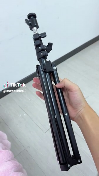 Portable Projector Stand: Adjustable and Affordable