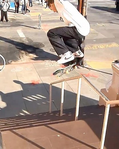 🌁 Blake Carpenter kickflip crooks in the city 🏙️