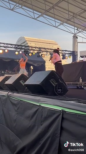 曲終わりトークでまさかの涙、、#Awich #ゆりやんレトリィバァ #Poison ft. #NENE #KOBEMELLOWCRUISE #live