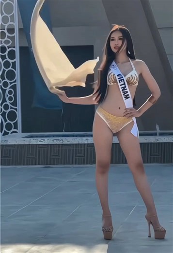 Một góc quay khác trong phần thi Swimsuit của Ngân đây @Miss Intercontinental Bikini Costume: @Eric Moon - DUYTRAN COUTURE Stylist: Phạm Minh Hiếu Cre: Shaynah María Herrera #nguyenthithungan #MissIntercontinental #senvang