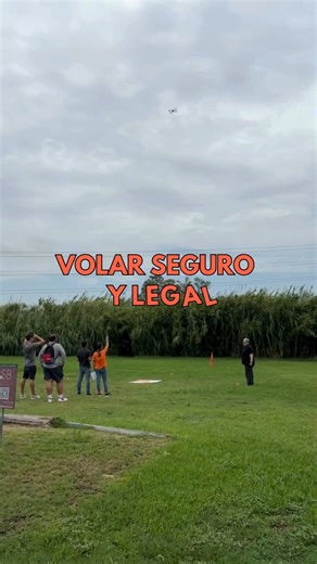 Drones Vip & Informatica Vip on Instagram: "Los drones ya son parte del trabajo diario en agro, construcción, seguridad y logística. Nuestro Curso de Piloto Profesional te prepara para ese presente: formación con aval ANAC, práctica en campo, equipos reales y foco total en procedimientos seguros y legales. Convertí el cielo en tu lugar de trabajo, con habilidades que las empresas valoran y aplicaciones concretas en proyectos reales. 👉 Más info en dronesvip.com.ar"