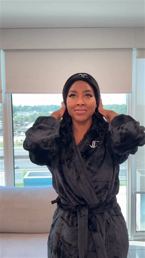 Feature Friday: Kenya Moore’s Signature Glow at Charette Cosmetics ✨ #Shorts