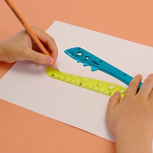 11K views · 73 reactions | Tracemos líneas mientras nos divertimos ✍️ Con la regla plegable Croc Croc los niños podrán aprender a trazar, medir e incluso dibujar. Abierta la regla tiene una longitud de 30 cm. Una vez cerrada, adopta la forma de la cabeza del cocodrilo. ¡Dibújalo fácilmente siguiendo los contornos! #MapedBO #ElFuturoEnTusManos #diversion #Bolivia #Regla #trazos #Lineas #dibujo | Maped | Facebook