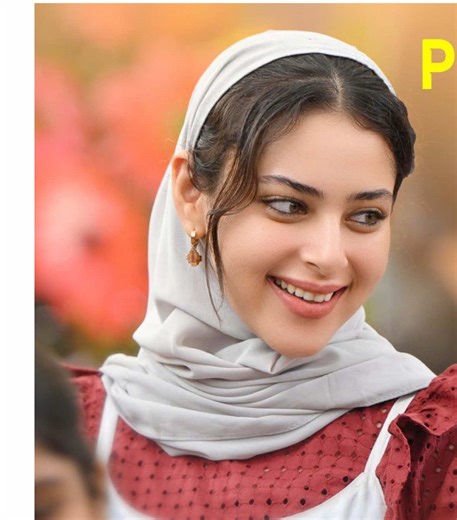 പാൽനിലാ പുഞ്ചിരിതൂകുമാ സുന്ദരി പേരെഴും ഹൂറി പൂമകൾ ഫാത്തിമാ പോരിശയേറിടും ത്വാഹതൻ കണ്മണി 🎵 Song Credits 🎶 Music: K A Latheef ✍️ Lyrics: O M Karuvarakund 🎧 Re-Arrangement: Ranjin Raj 🎤 Singer: Dana Razik 🎼 Flute: Rajesh Cherthala 💻 Programmer: Aby Tom Cyriac 🎚️ Mix & Master: Midhun Anand 🎙️ Recording Engineers: Amal, ML (Cochin) 🤝 Music Coordination: KD Vincent & Don Vincent 🏢 Operations Head: Silpa Tulsi, Ranjin Raj Records 🎬 Lyrical Video: Ting 🎬 Movie Credits 🎥 Directed by: East Coa