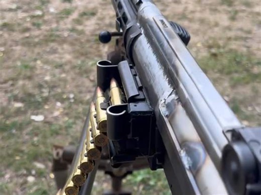 德国HK21轻机枪实弹射击