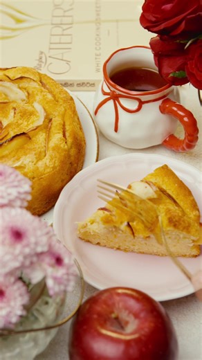 An edible rose for this Valentine’s Day 🌹 Layers of soft cake, tender apples, and creamy white chocolate, a dessert made to impress and express love 💕 Here’s how you can make it at home 👇 Ingredients • 75g butter, melted • 100g sugar • 2 eggs • 100g self-rising flour • 1 tsp vanilla extract • 80g yoghurt • ½ cup white chocolate chunks (or more 😉) • 2–3 apples, thinly sliced • 2 tbsp orange juice • 1 tbsp sugar Preparations 1. Preheat oven to 180°C and line a 7-inch round cake tin. 2. Toss ap