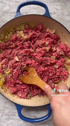 egyptian phyllo meat pie 🇪🇬 egyptian goulash is a phyllo pastry bake that’s often filled with ground meat, cheese or vegetables and coated in a milk-egg wash, which gives it a soft texture while maintaining the crispy layers. goulash is a common dish on ramadan iftar spreads (at least in my house!) but is also a great stand alone meal. i made this spiced ground beef goulash and served it with a salad. it’s such a great underrated dish that’s super easy to make and prepare in advance! bel hana 