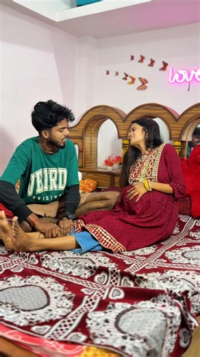 pregnancy baby moments | Foot pain during Pregnancy #shorts #caring #pregnancyjourney #couple #love