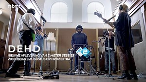 Woensdag om 22.45u in 2 Meter Sessies op NPO 2 extra: nieuwe sessie met het Amerikaanse DEHD. De band brak in het thuisland door met hun directe popmelodieën en aanstekelijke punkenergie. Op hun nieuwe plaat “Blue Skies” zijn de harmonieën en ritmes nog verfijnder en liggen de emoties dieper. Ze spelen werk van het album en gaan in gesprek met presentator Jan Douwe Kroeske. | 2 Meter Sessies | Facebook