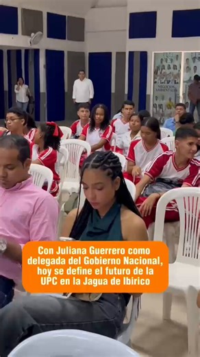 La presencia de Juliana Guerrero en la sesión extraordinaria ampliada del Consejo Superior de la Universidad Popular del Cesar no pasó desapercibida. Su aparición se da en uno de los momentos más decisivos para la institución y, además, en medio de cuestionamientos por asuntos que la vinculan con la Fiscalía.El encuentro, realizado en La Jagua de Ibirico, tiene como objetivo definir la creación de una nueva sede de la UPC, un proyecto que ha generado fuerte debate por la falta —según algunos con