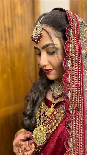Alaina Sudheer | Kerala Bridal MUA on Instagram: "POV: You decided to go Royal for your big day. 👑🌹 A lot of brides are scared of a Bold Red Lip. They worry it will look “too much” or messy. But here is the truth: When you wear a deep maroon saree with heavy antique gold jewelry, a nude lip will wash you out. You need the contrast to balance the weight of the outfit. We started with a sweat-proof HD base (essential for heavy veils), layered a classic gold shimmer on the eyes to catch the light