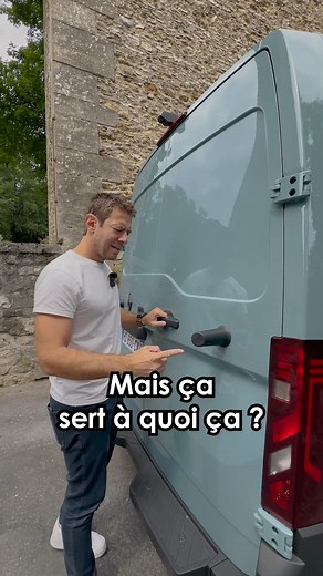 1.5M views · 2.3K reactions | Et toi, tu sais à quoi ça sert ? 樂 #renault #master #utilitaire #livraison #transport #logistique #cargo #entreprise #polyvalence #moteur #power #partenariatrémunéré | Le Vendeur Automobiles | Facebook