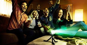 Cube, le mini projecteur portable pour des séances de cinéma où que vous soyez