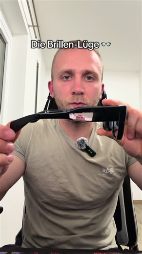 Warum sind Markenbrillen so verdammt teuer? 🤨 Ganz ehrlich: Oft zahlst du 200 € oder mehr nur für das Logo auf dem Bügel und das teure Marketing der großen Labels. Ich bin der Gründer von Luxoré und ich mache Schluss damit. Wir nutzen für die Athen exakt das gleiche High-End-Material wie die Luxusmarken: Cellulosepropionat. 💎 Wir lassen den unnötigen Marken-Aufschlag weg und schicken dir die Brille direkt aus Österreich nach Hause. Gleiche Qualität, fairer Preis. Schau dir das Material jetzt g