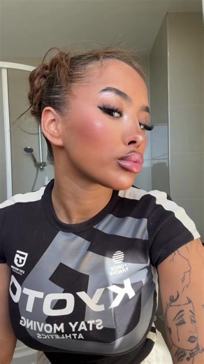 Vidéos de Mouna 🐍 (@mouna_kna66) au sujet de makeup