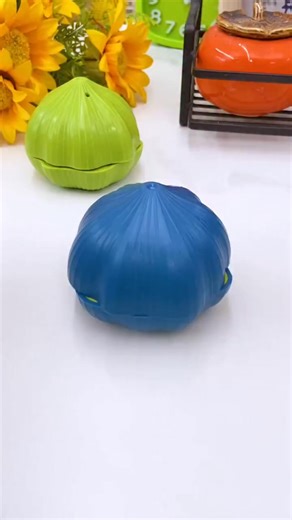 🧄 This Garlic-Shaped Chopper Is A Kitchen Hero! The Garlic Food Chopper is compact, fast, and shaped like the ingredient it loves most—slice in seconds. ✔️ Sharp blades for quick cuts ✔️ Easy press to chop ✔️ Dishwasher safe Who else loves a gadget that looks this cute? 🛒 Link in Bio 👍🏻 #garlicchopper #kitchengadgets #easycookingtools #garlictools #homechef #cookingsimplified #besthomegadgets | Murphy Alexis Sam