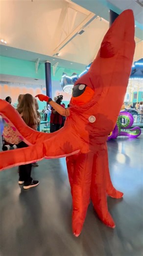 🎃 🌊 Get ready for three nights of thrills, chills, and gills! 👻 From sharks and stingrays to dancing squid and spooky surprises, HallowMarine is the place to be this weekend! Join us Friday, Saturday, and again on Halloween night, from 6:30–8:30 p.m. for an underwater Halloween adventure that’s equal parts eerie and amazing. 🦈💀 Bring your costumes, grab your candy buckets, and dive into Tulsa’s favorite indoor trick-or-treat tradition! 🍬✨ 🎟️ Members enjoy discounted admission, just check 