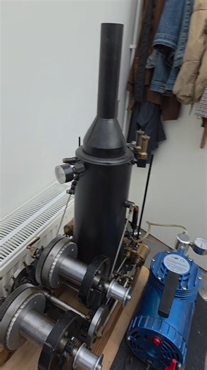 165 reactions · 16 shares | Running the Steam Donkey on air. This engine was built in late 2000 by Chrit Koumans from Limburg, NL. #steam #steamengine #steamenginesofinstagram #livesteam #steamtoys #steampower #modelsteam #steamdonkey | Michiel Helsloot | Facebook