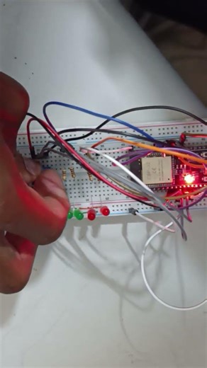 using a ESP32 TO CONTROL THE LEDs ON THE SCREEN