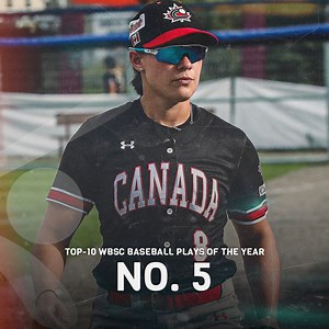 🔝⚾ Top-10 WBSC Baseball Plays of the Year No. 5️⃣ Sena Catterall 🇨🇦 In the fifth position, Catterall's unbelievable catch! #BaseballWorldCupW | WBSC