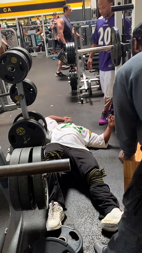 #mvm #motivationalmonday Motivation Monday!! Leave it all in the gym! Your boy couldn’t stand after @thecharlesglass crazy leg workout! 💪🏾 | Dexter "The Blade" Jackson