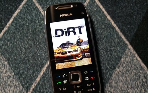 12年前诺基亚手机JAVA平台6MB之巨的3D赛车游戏画面到底有多强