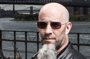 ANTHRAX's SCOTT IAN Says USA Has 'Never Had Innocence' In Jab At DONALD TRUMP's 'Make America Great Again' Slogan
