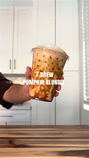 7 Brew pumkin blondie at home! Recipe: 🎃1/2tbsp caramel sauce 🎃1/2tbsp vanilla syrup 🎃1/2tbsp pumpkin syrup 🎃6oz half & half 🎃double shot of espresso 7 Brew uses @Torani sauces and syrups but use whatever you would like! For espresso I use @NESCAFÉ USA gold instead espresso Cups are from Amazon linked in my bio Enjoy! #athomebarista #7brewcoffee #fallcoffee #7brew