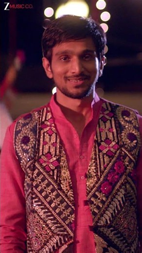 #GoriRadhaNeKadoKaan #PratikGandhi #KirtidanGadhvi #WrongSideRaju #GarbaSong #Shorts
