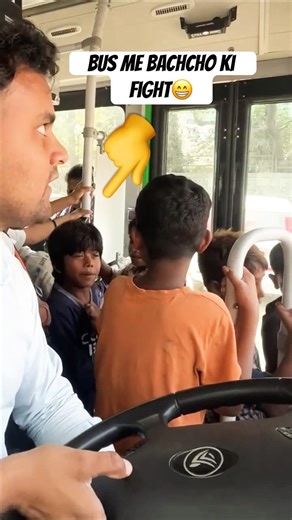 Bus me bachcho ki funny fight 😂 #shorts #ytshorts #funnyprank #jeeshanfit