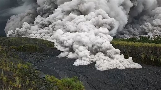 VIDEO: el volcán Volcán Semeru erupciona en Indonesia y obliga a evacuar a casi 1.000 personas