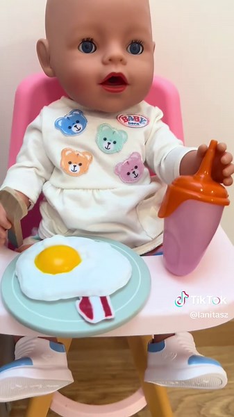 Baba születése és játék a Baby Born babával