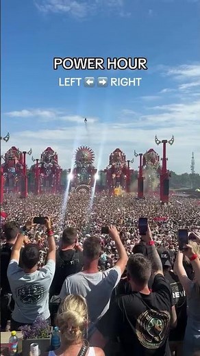 DJ Says LEFT ➡️ RIGHT ⬅️ | Crowd Goes Crazy 🔥 | Best Crowd Control 2025 🎶”